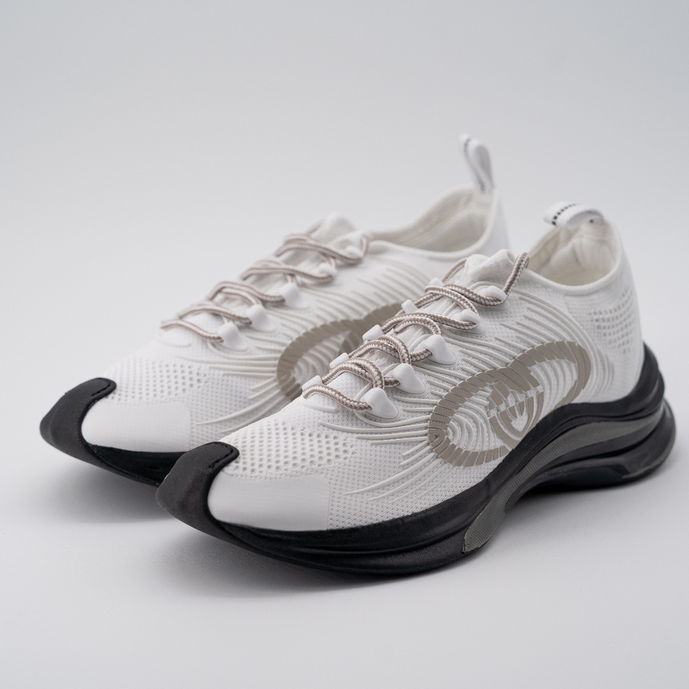 Size 13G 13.5 US Gucci Run Sneaker White Black Knit Sneakers